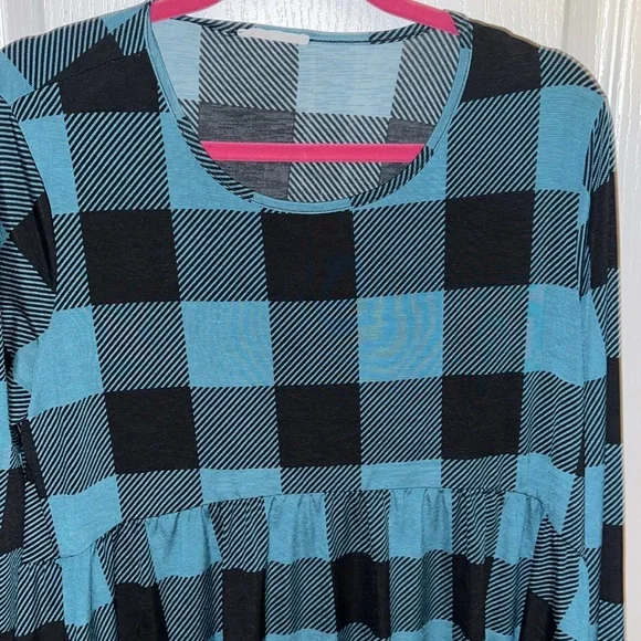 Plaid Black and Teal top - Picture 2 of 5